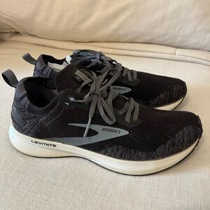 Women’s 11 BROOKS Levitate Cushion Black and Gray Athletic Shoes